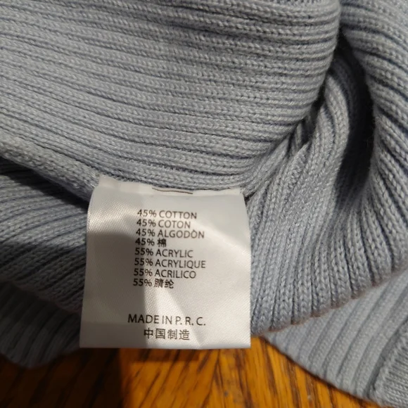 Discontinued Brandy Melville Zoe V-neck cardigan - Picture 4 of 4